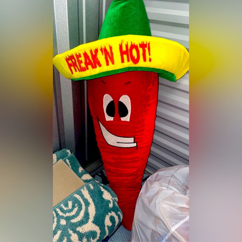 Stuffed 3ft chili 🌶️
